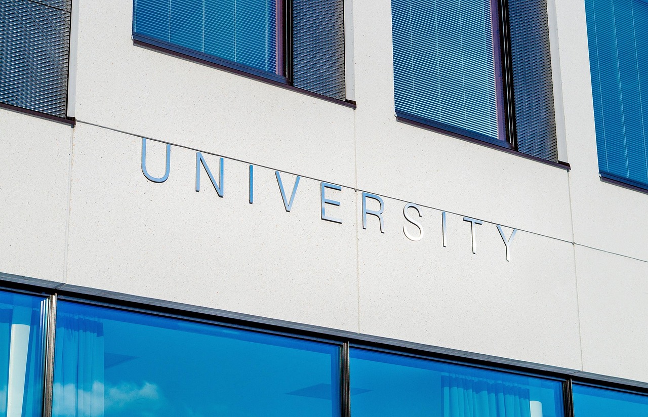 清华大学集成电路学院，创新与卓越的交汇点