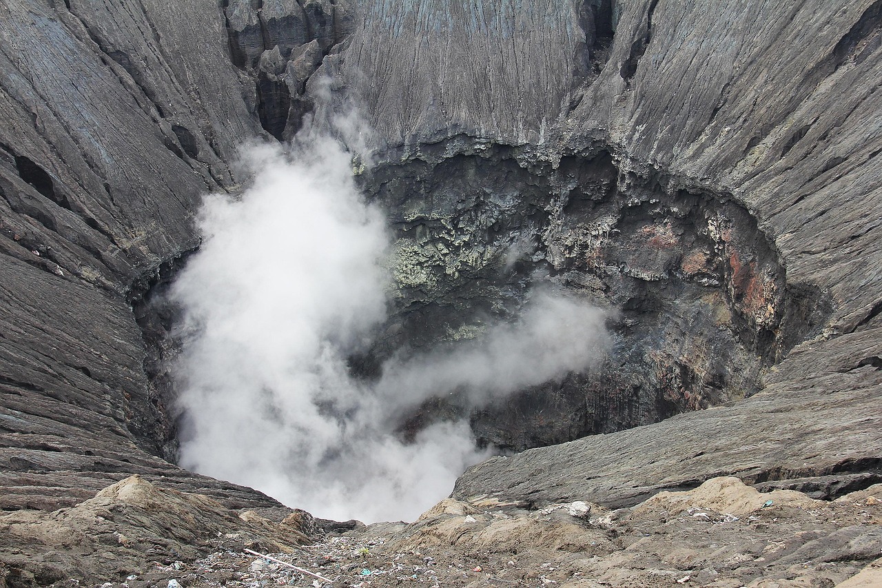 富士山火山，自然之威与人类之忧——预计爆发时间的探讨