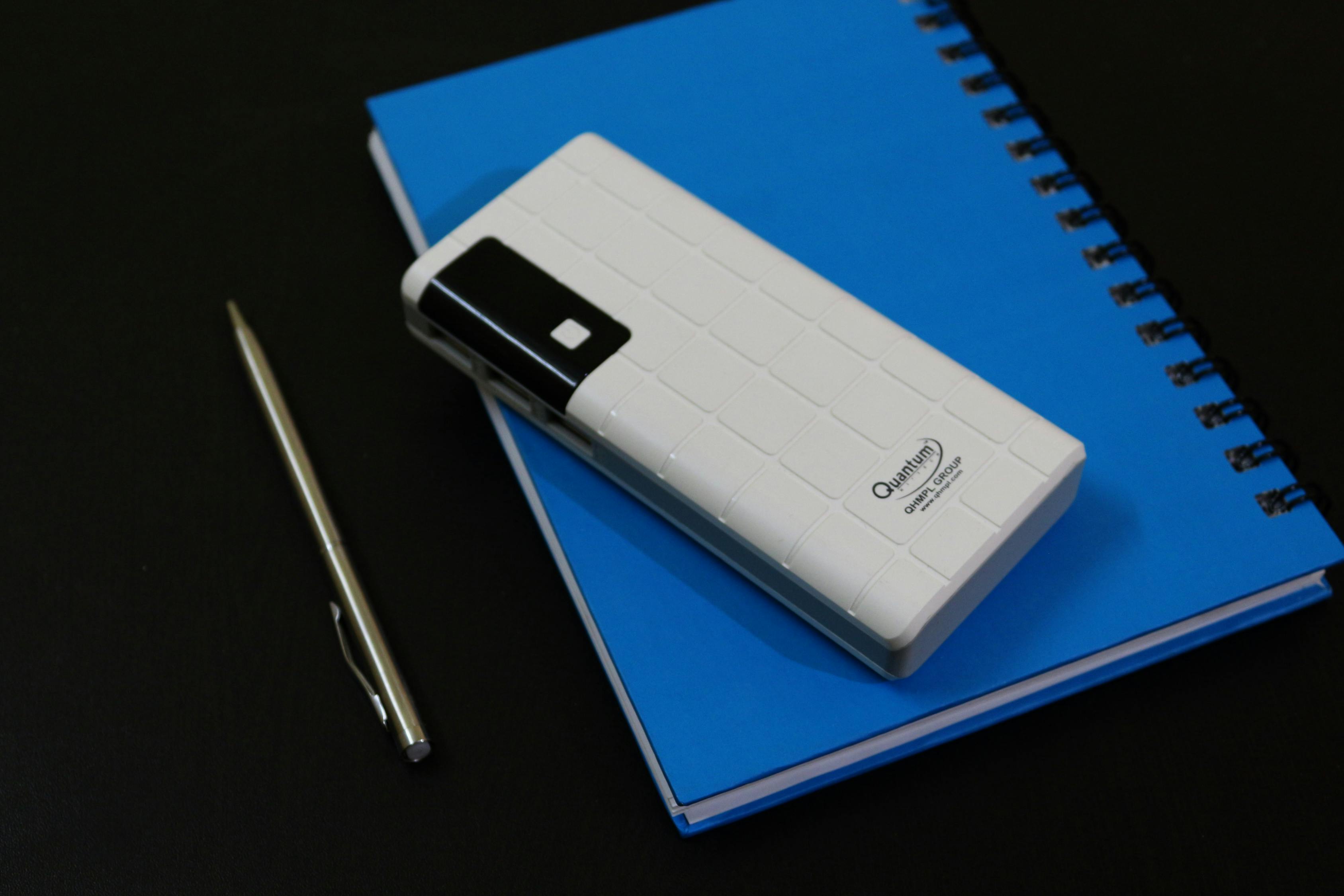 重塑手机市场的创新之作，诺基亚Lumia 800上市价格解析