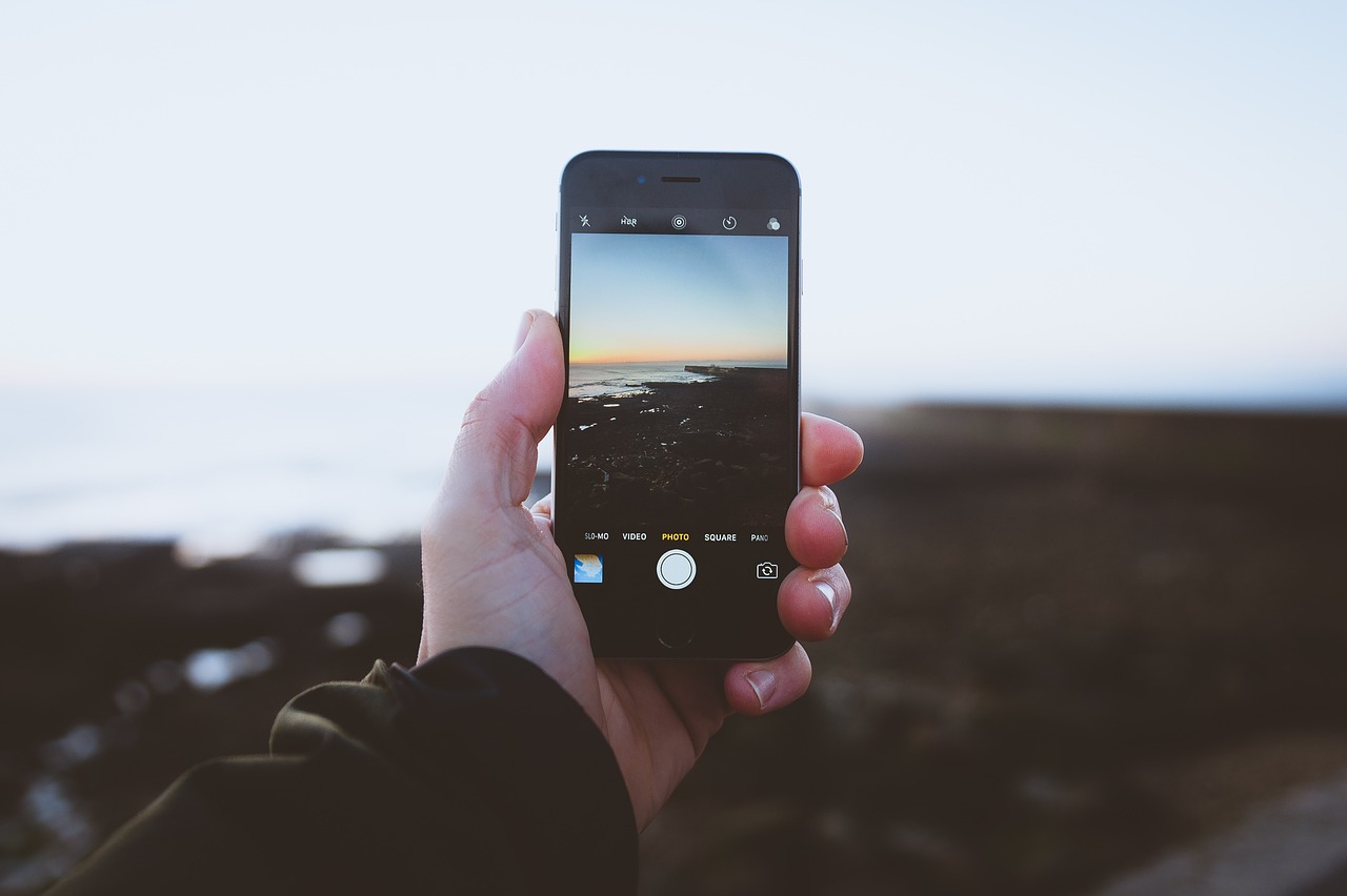 女性视角下的数字时代表达，iPhone女视频现象的深度剖析