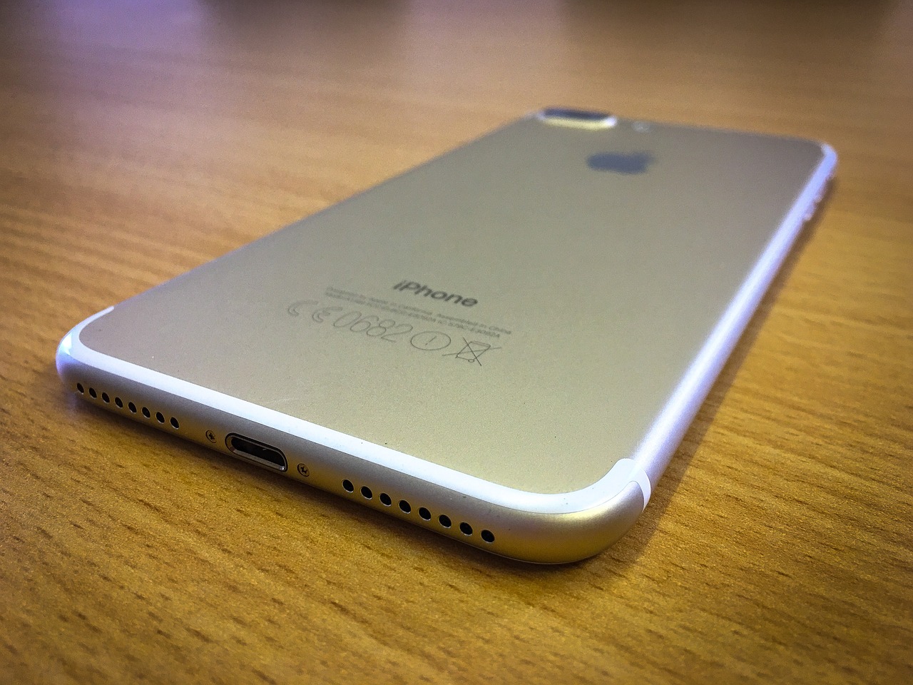 经典之作，苹果iPhone 4的时光印记与价格回溯