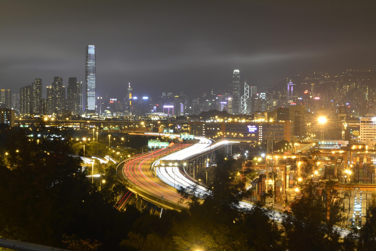 香港最快最全开奖现场手机下载,香港最快最全开奖现场手机下载——安全、便捷的娱乐新选择？深度解析与警示指南！